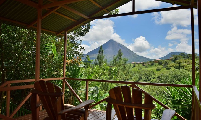 El Castillo Casa | Hermosa y privada casa en el corazón del pueblo con excelentes vistas al volcán.