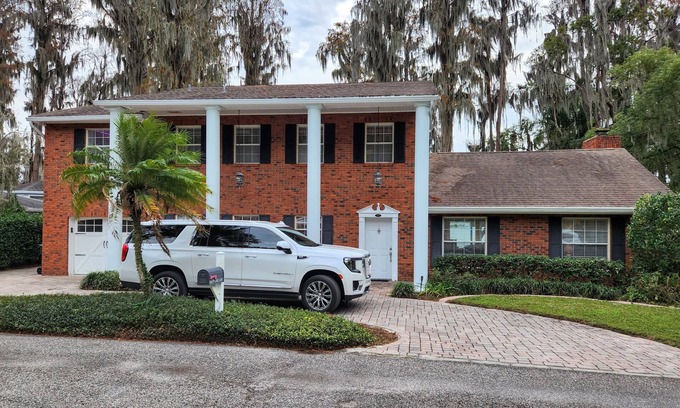 Lutz Casa | Beautiful and Quiet 4 Bedroom Tampa Lake House
