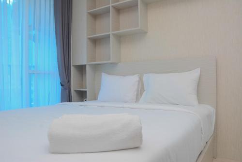 Kayu Putih Apartamento | Beautiful and Relaxing Studio Tifolia Apartment By Travelio