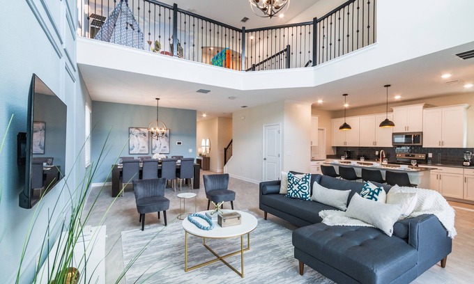 Four Corners Casa | Beautiful and Spacious 5 Bed Pool Home-700SS
