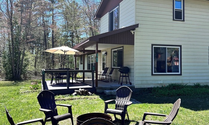 East Tawas Casa | Beautiful and Spacious Lakeview House in East Tawas, Michigan.