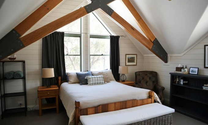 Loomberah Casa | Beautiful and spacious family friendly country escape!