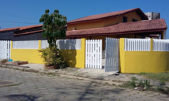 Centro Casa | Hermosa y amplia casa en la esquina de la playa de cuál aplicación 11 98430 0518