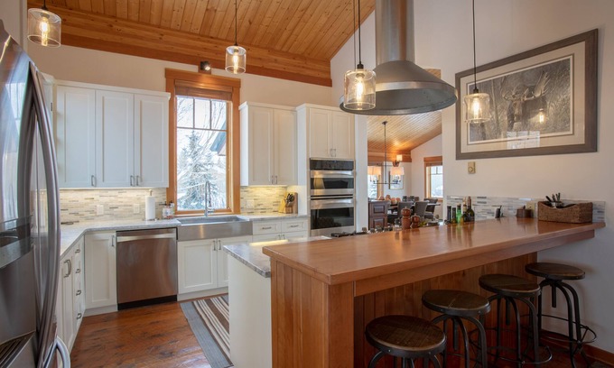 Indian Trails Casa | Neighborhood Comfort Wildlife Privacy w Jackson Hole Property Management