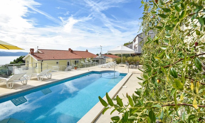 Ruskamen Apartamento | Hermoso apartamento en Lokva Rogoznica