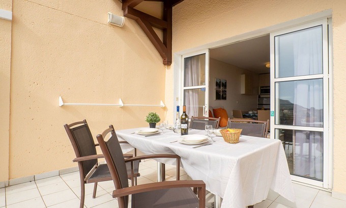 Le Dramont Apartamento | Hermoso apartamento para 5 personas con piscina, WIFI, TV, patio y aparcamiento