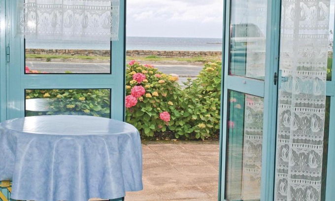 Trevou-Treguignec Apartamento | Beautiful apartment in Trvou Treguignec with