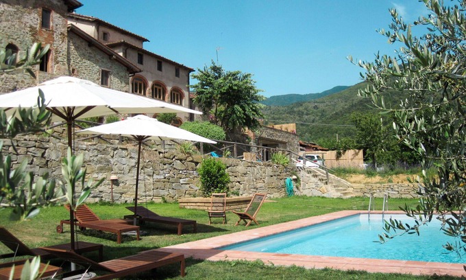 Pian di Sco Casa | Hermoso apartamento en villa para 4 personas con WIFI, piscina, TV, terraza y aparcamiento
