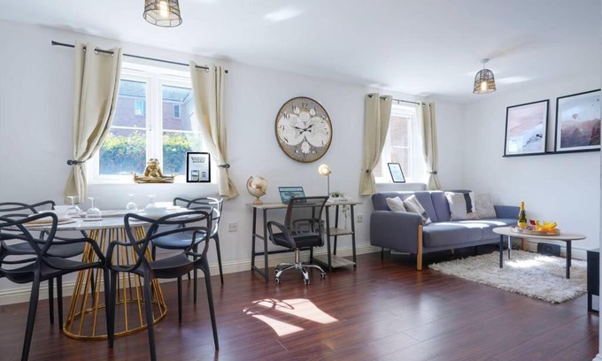 Northampton Apartamento | Beautiful Apartment - Close to City Centre - Free Parking, Fast Wifi, SmartTV with Sky TV and Netflix by Yoko Property