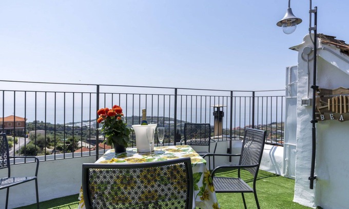 Terzorio Apartamento | Hermoso apartamento para 6 personas con A/C, WIFI, terraza y aparcamiento