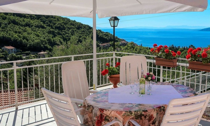 Sucici Apartamento | Bonito apartamento para 4 personas con A/C, WIFI, TV, terraza y aparcamiento