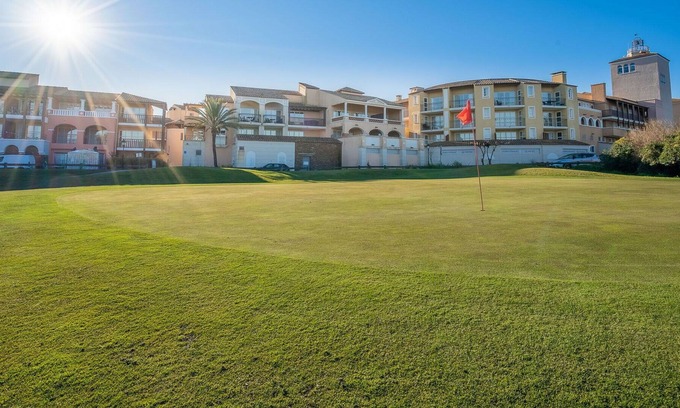 Le Dramont Apartamento | Beautiful apartment for 4 guests with WIFI, A/C, pool, TV, terrace and pets allowed