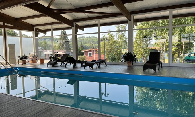 Bad Emstal Casa | Bonito apartamento en villa con WIFI, piscina, TV, terraza, mascotas permitida y aparcamiento