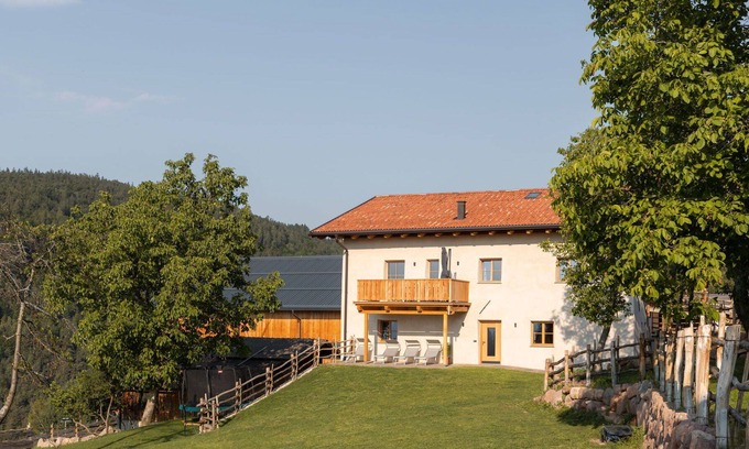 San Genesio Atesino Villa | Hermoso apartamento en villa para 6 personas con WIFI, TV, terraza y aparcamiento