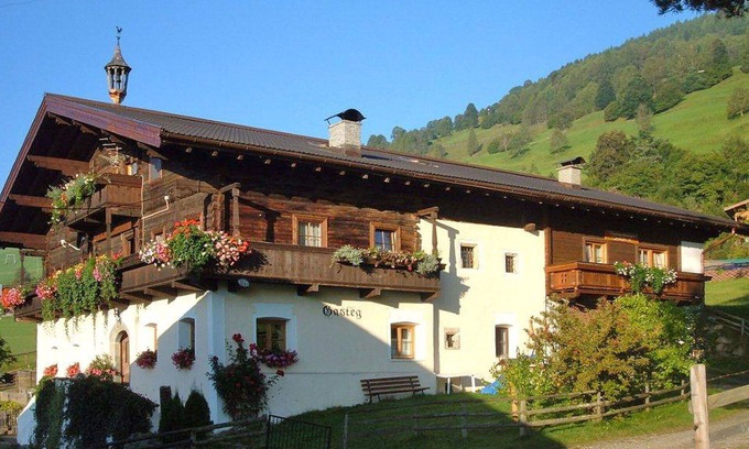 Angerberg Villa | Precioso apartamento en villa para 6 personas con WIFI, TV, patio, mascotas permitida y aparcamiento