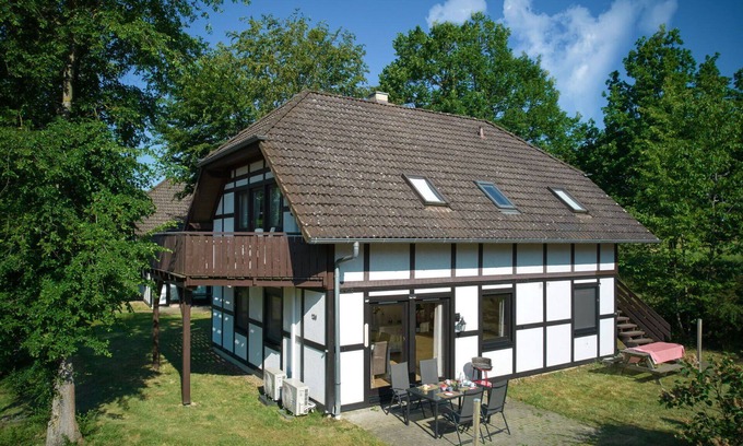 Frankenau Casa | Bonito apartamento en villa con WIFI, TV, terraza, mascotas permitida y vista panorámica