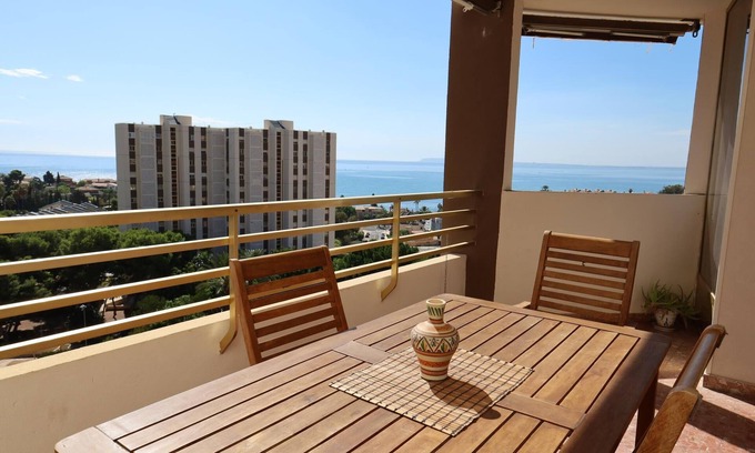 Cabo de las Huertas Apartamento | Precioso apartamento en Alicante para 5 pers con piscina y vistas