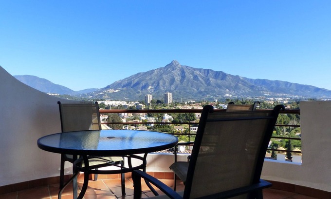 Nueva Andalucia Apartamento | Hermoso apartamento en Señorio de Aloha, Puerto Banus, Marbella (hasta 4 personas)
