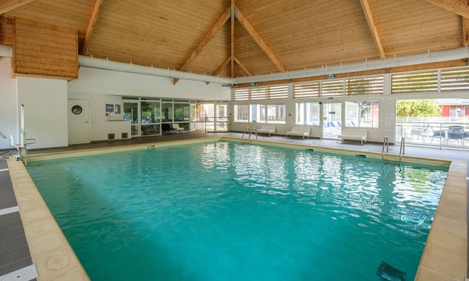 Saumur Casa | Acogedor apartamento en villa con internet, piscina, TV, terraza, mascotas permitida y aparcamiento