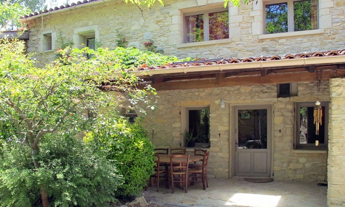 Sigonce Villa | Acogedor apartamento en villa con piscina, WIFI, TV, patio, vista panorámica, aparcamiento