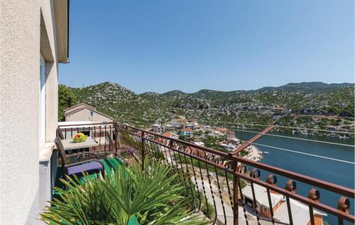 Ploce Apartamento | Beautiful Apartment In Ploce With Kitchen