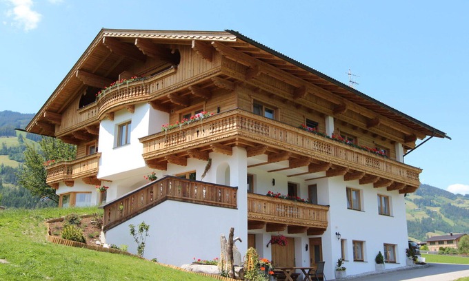Kapfing Villa | Apartamento en villa con WIFI, TV, terraza, mascotas permitida, vista panorámica, aparcamiento