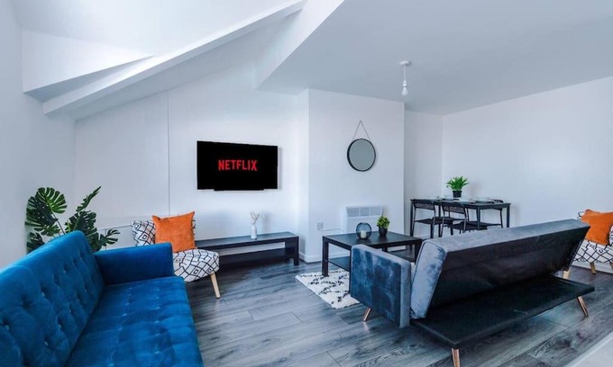 Bootle Apartamento | Beautiful apartment tres - free public parking