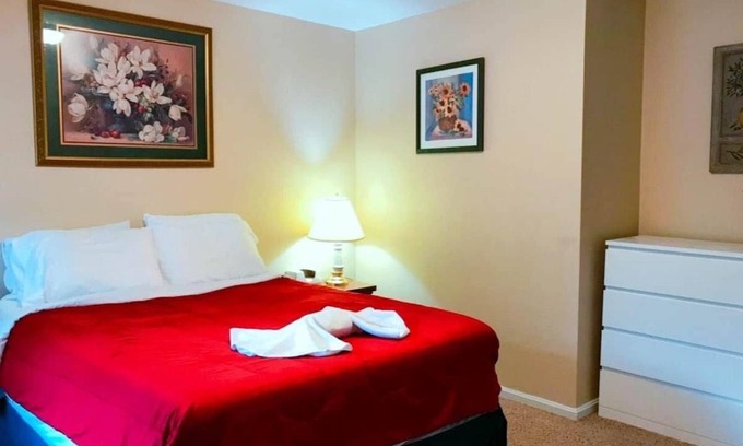 Downtown Greensboro Apartamento | Beautiful apartment in Historical Downtown Location.