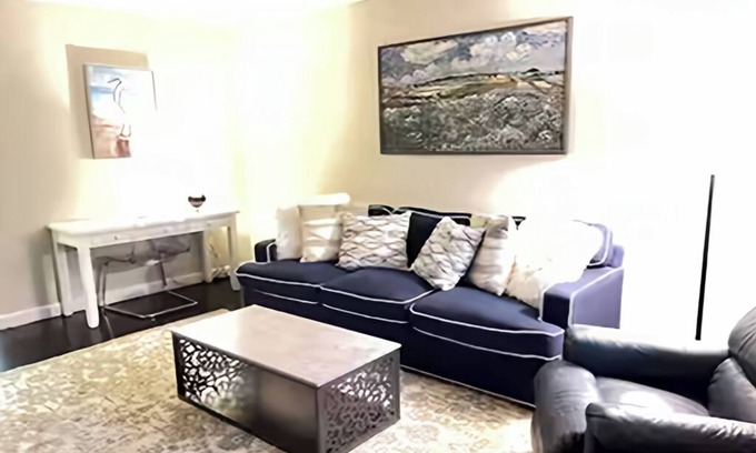 Oakhurst Apartamento | Beautiful Apartment w/ King bed