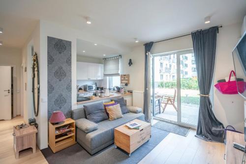 Warsaw Apartamento | Beautiful apartment with garden and private garage, close to the airport