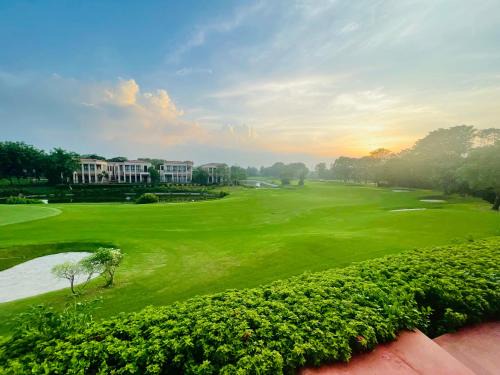 Bissar Akbarpur Apartamento | Beautiful Apartments at Tarudhan Valley Golf Resort, Manesar