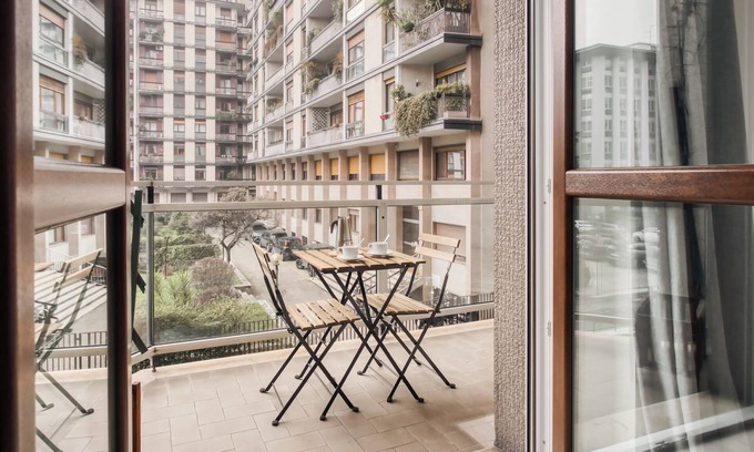 Ponte Seveso Apartamento | Beautiful apt with 2 balconies