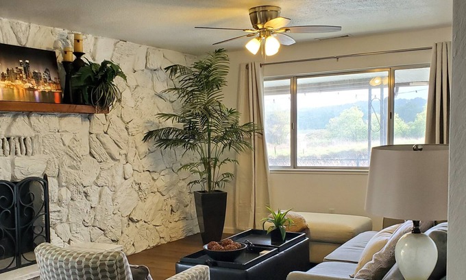 Clear Lake Casa | Beautiful area of Highlands Harbor in Clearlake. Canal with private pier & dock.