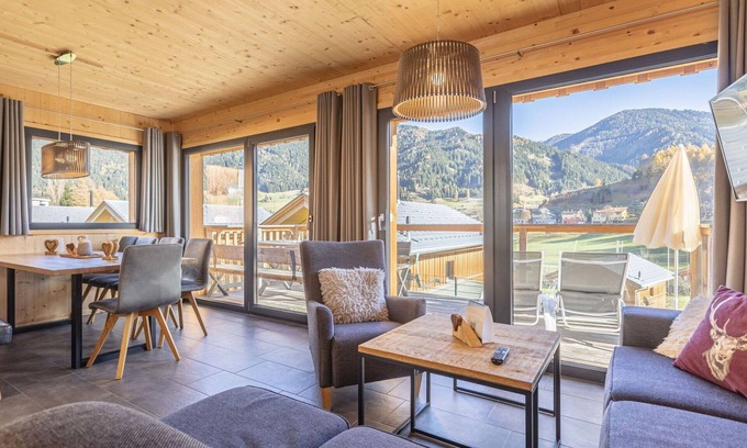 Steinach am Brenner Casa | Bonito apartamento en villa con WIFI, TV, terraza, vista panorámica y aparcamiento