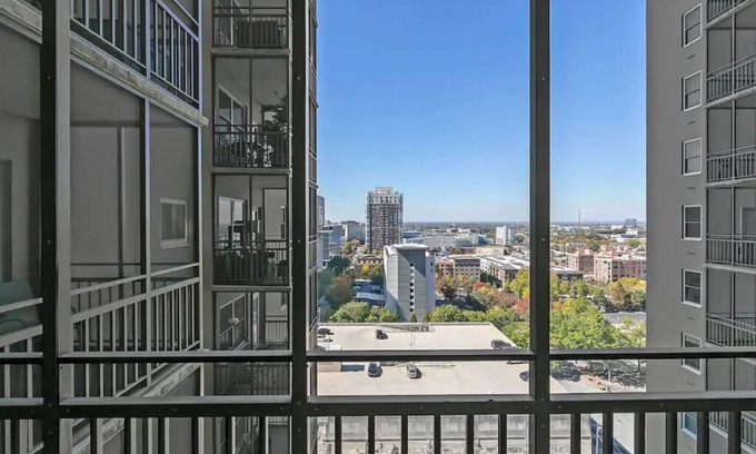 SoNo Condominio | Beautiful ATL 1 Bedroom Condo awaiting your stay!
