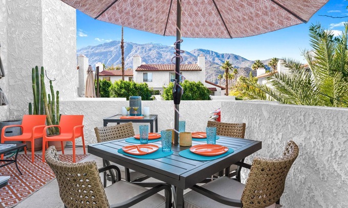 Baristo Condominio | Beautiful Baristo Condo w/mountain views-Pools/Hot tubs-Walk to DT Palm Springs!