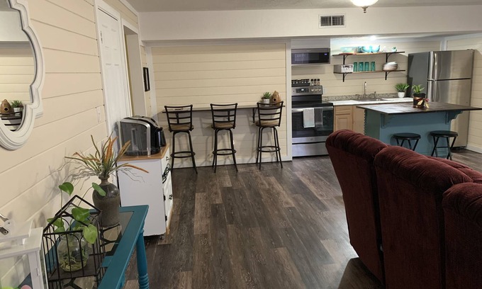 St. George Casa | Hermoso apartamento en el sótano cerca del centro y senderos al aire libre