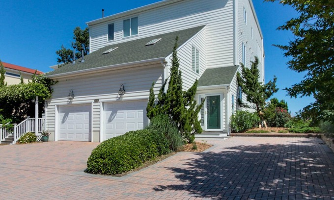 Northeast Virginia Beach Casa | Hermosa propiedad frente a la bahía - 2BR / 2BA