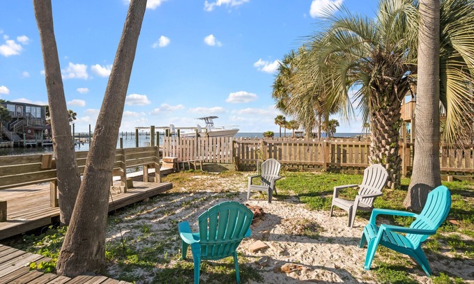Fort Morgan Pines Casa | Hermosa casa frente a la bahía con un resbalón de barco!