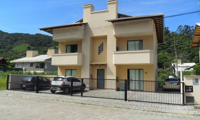 Zimbros Apartamento | HERMOSA RESIDENCIAL DE BAHÍA Apartamentos de 1, 2 y 3 habitaciones Esquina de enebros-Bombinhas