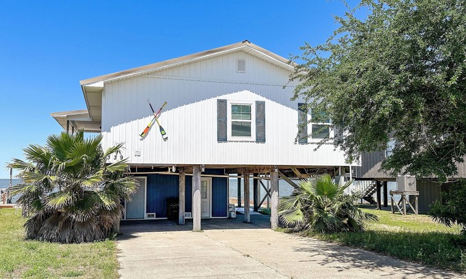 Royal Lagoons Casa | Beautiful Bayfront home that your family will love!
