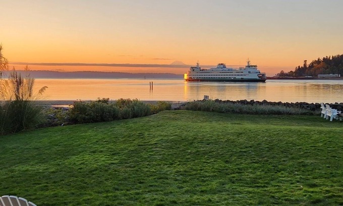 Bainbridge Island Casa | Beautiful beachfront home