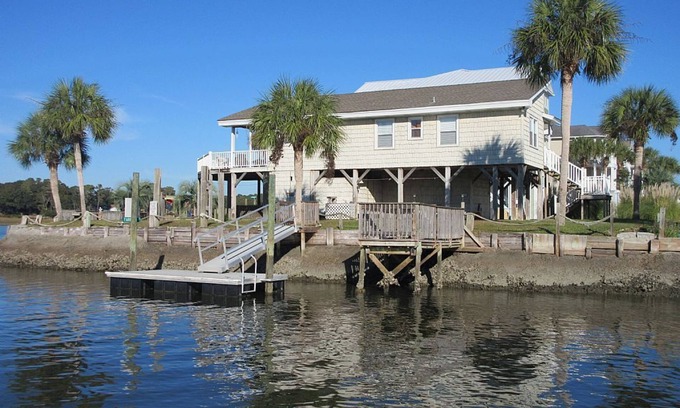 Ocean Isle Beach Casa | Beautiful beach house located on the Intracoastal Waterway with Canal Access!