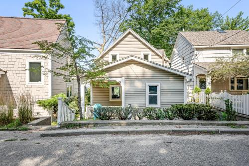 Grand Haven Casa | Beautiful Beach Cottage across from Park