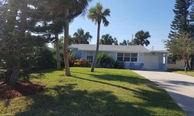 Ormond Beach Manors Casa | Un hermoso bungalow junto a la playa completamente remodelado.