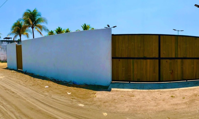 Monterrico Casa | Bella casa de playa 1, junto al mar, con piscina privada.