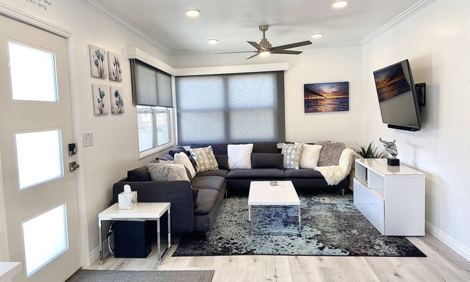 South Redondo Casa | Beautiful Beach Retreat in Heart of Town - 2blks to Beach