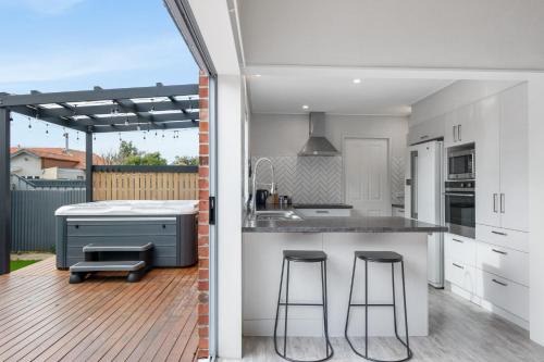 St. Clair Casa | Beautiful Beach Retreat - 3 Minutes From the Beach