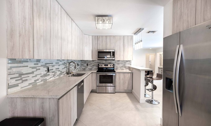 Imperial Point Casa | Beautiful beach house minutes from top Ft Lauderdale beaches