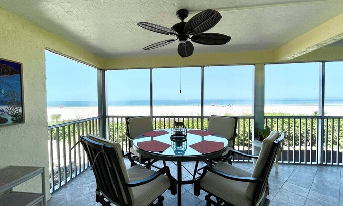 Fort Myers Beach Condominio | Hermoso condominio frente al mar frente al mar, renovado y nuevo en el mercado